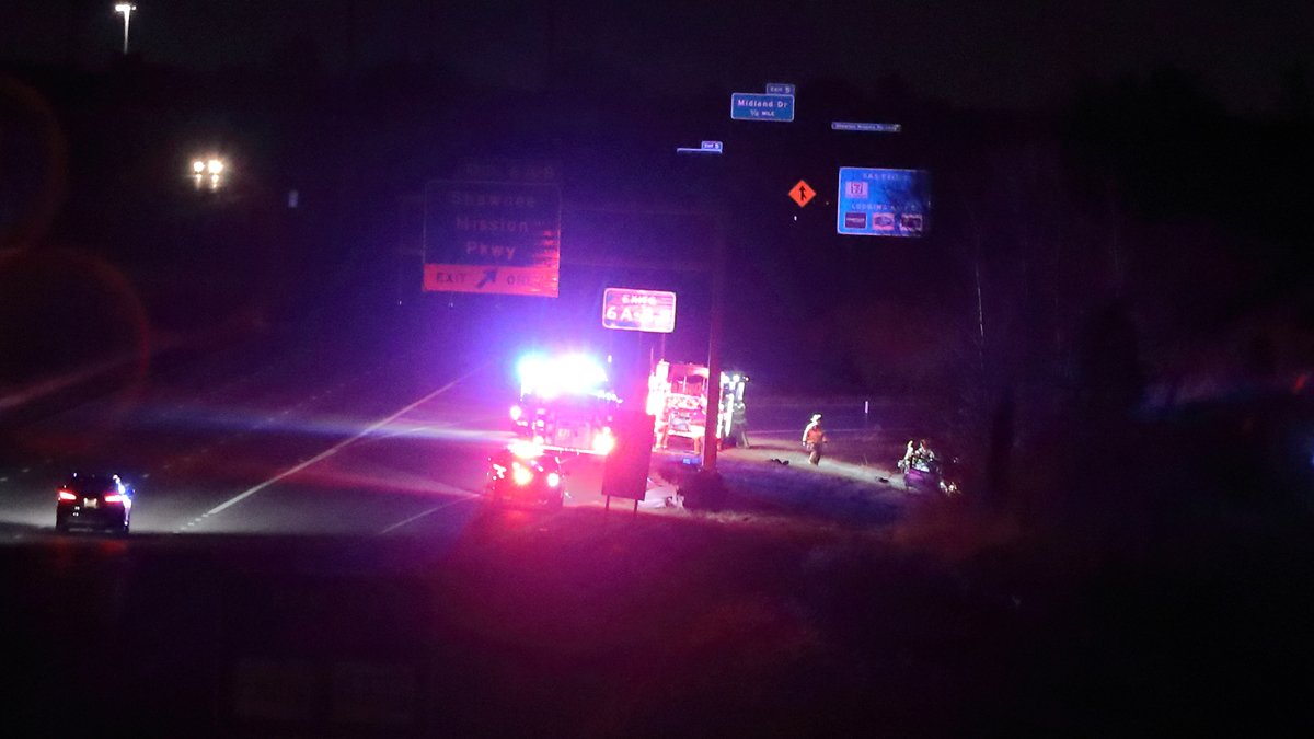 Police investigating early morning crossover crash on Interstate 435 