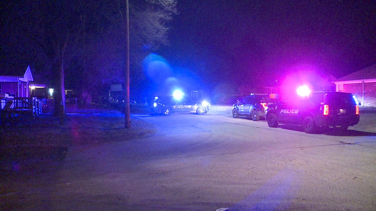 Wichita Police search for a suspect after a man killed in a southwest Wichita shooting in the 1700 block of S. Glenn Ave – southwest of Harry and Seneca.