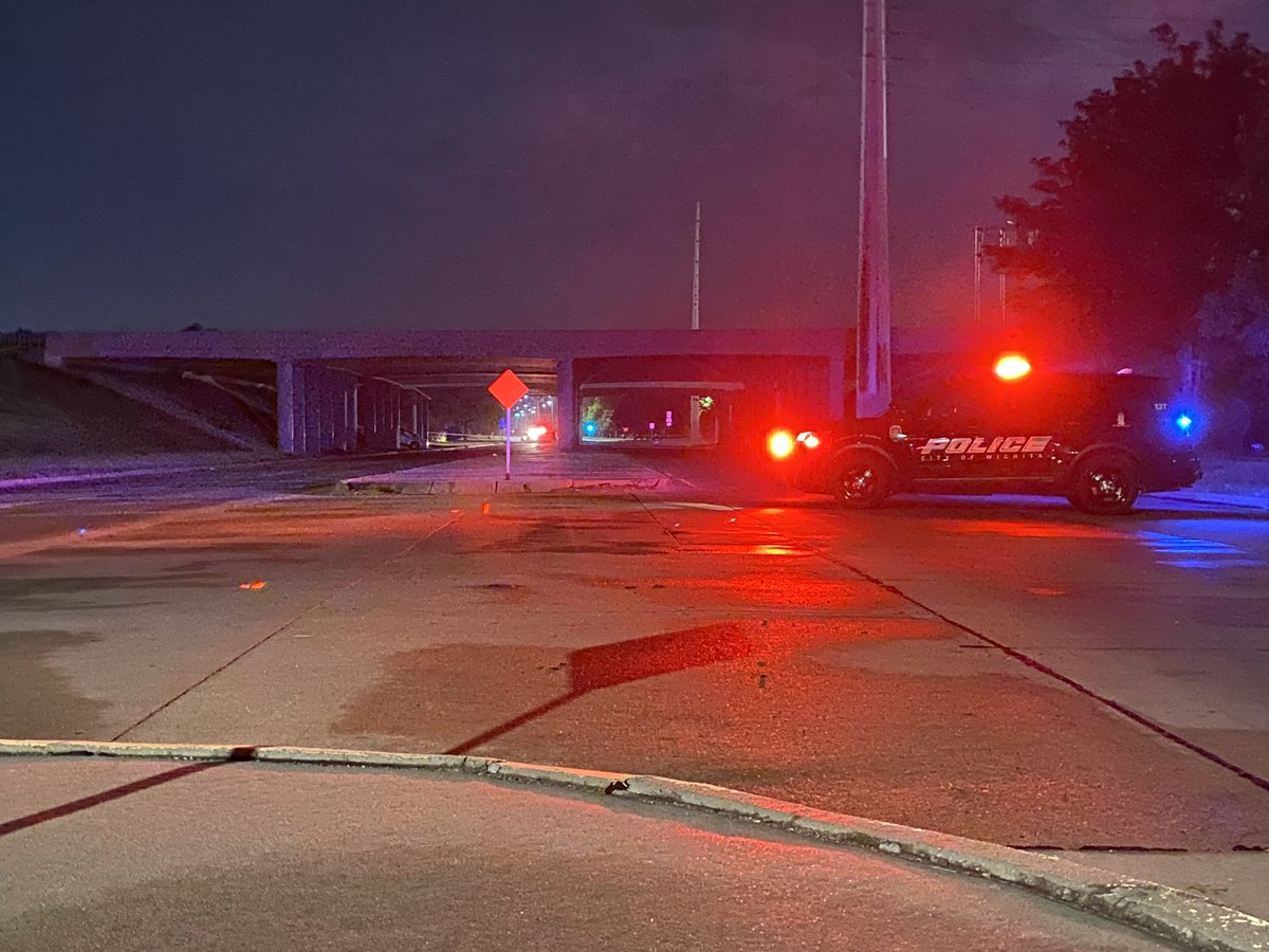 2 extremely critically hurt in a shooting on Grove, east of Kellogg & I-135. Grove is shut down as investigators work on the scene. 