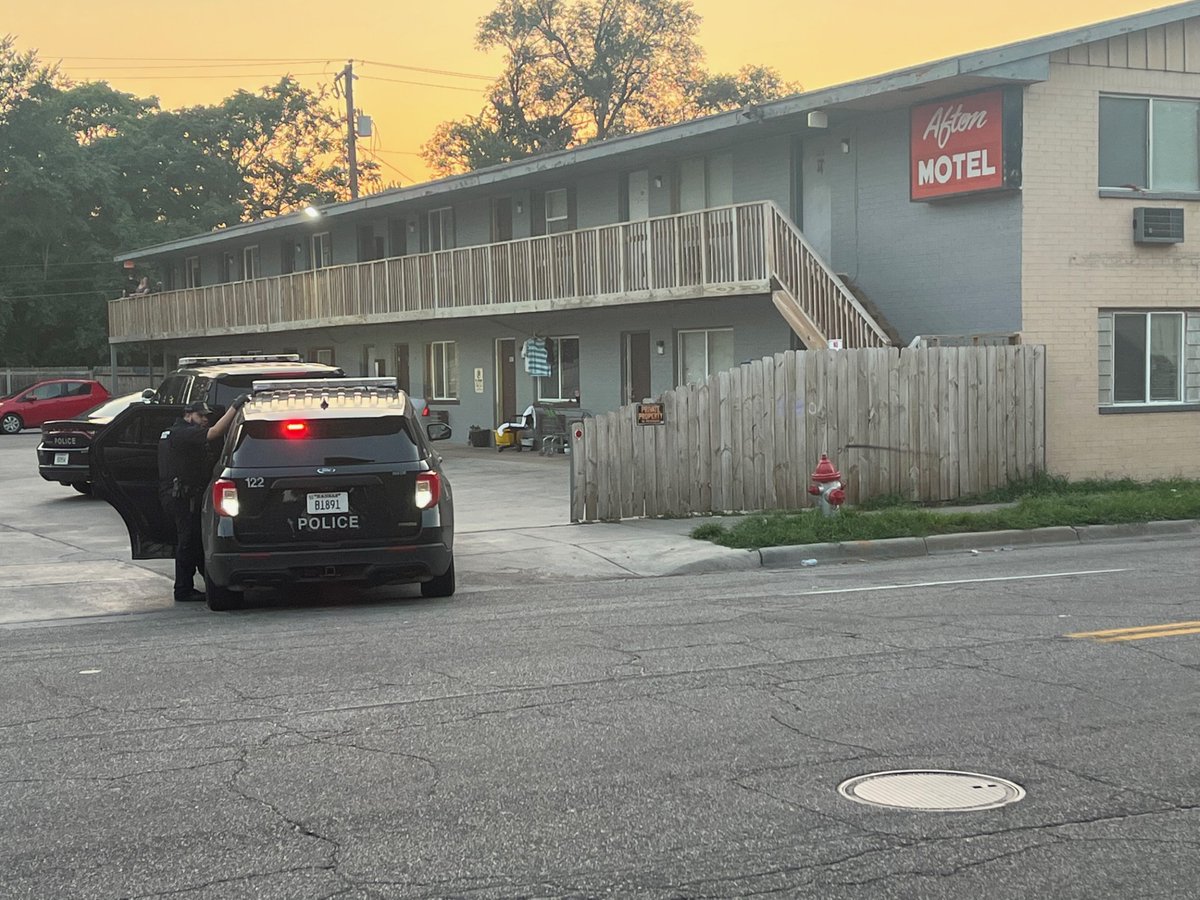 1 critically injured in stabbing at South Broadway motel