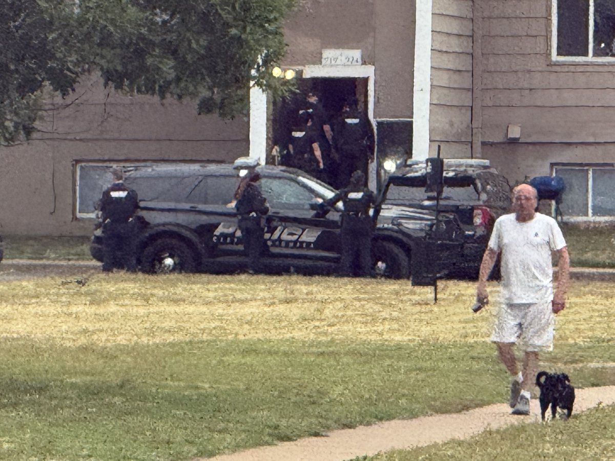 Wichita police say an incident in the 4200 block of south Hydraulic Avenue was resolved peacefully. The update comes after SWAT was activated. This incident is unrelated to the reported stabbing in the same area earlier this evening